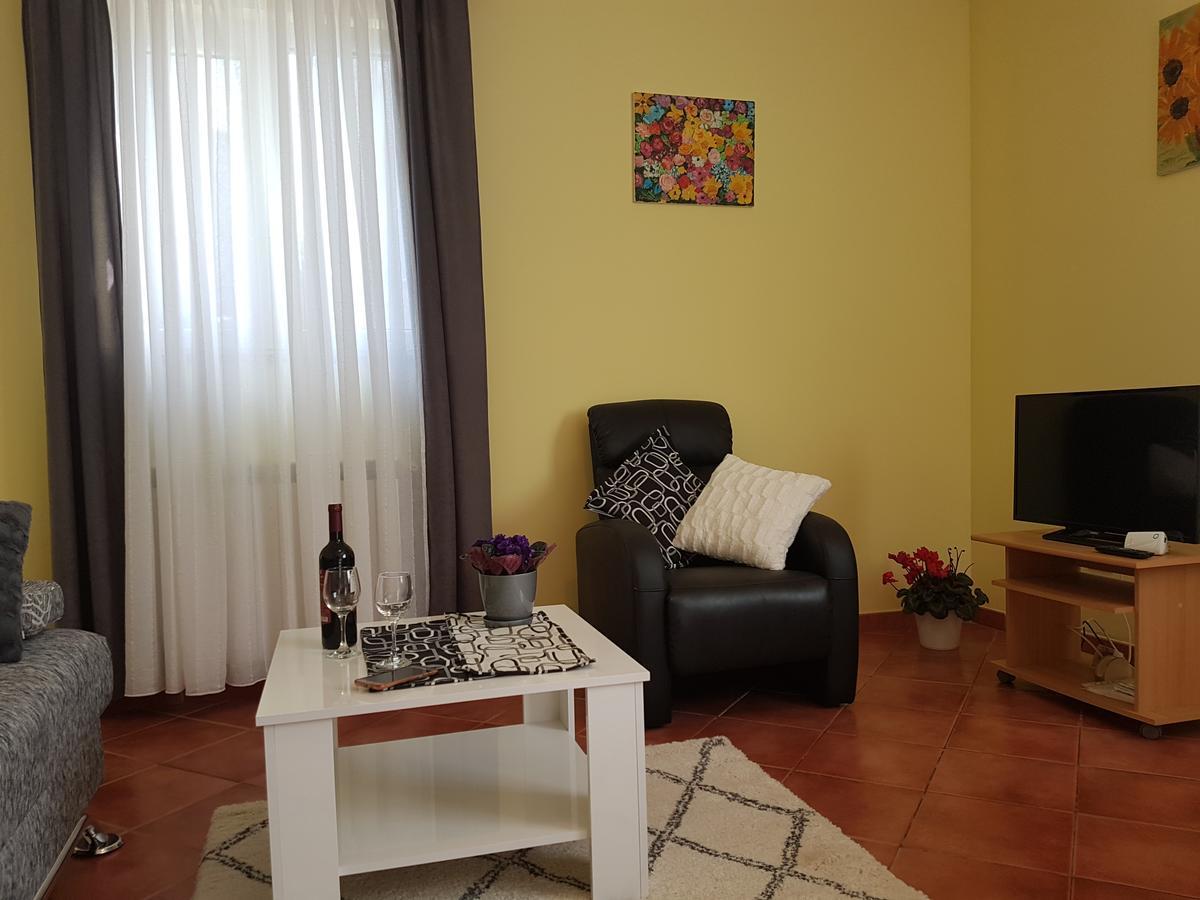 רוביני Apartments Ella מראה חיצוני תמונה