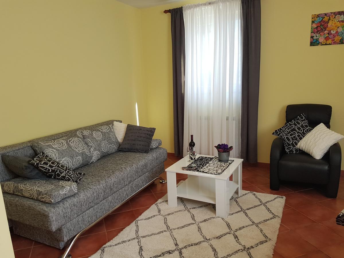 רוביני Apartments Ella מראה חיצוני תמונה