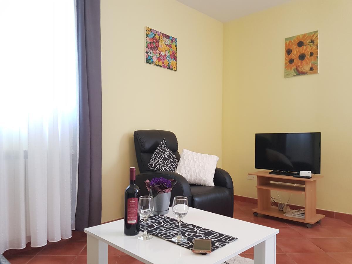 רוביני Apartments Ella מראה חיצוני תמונה