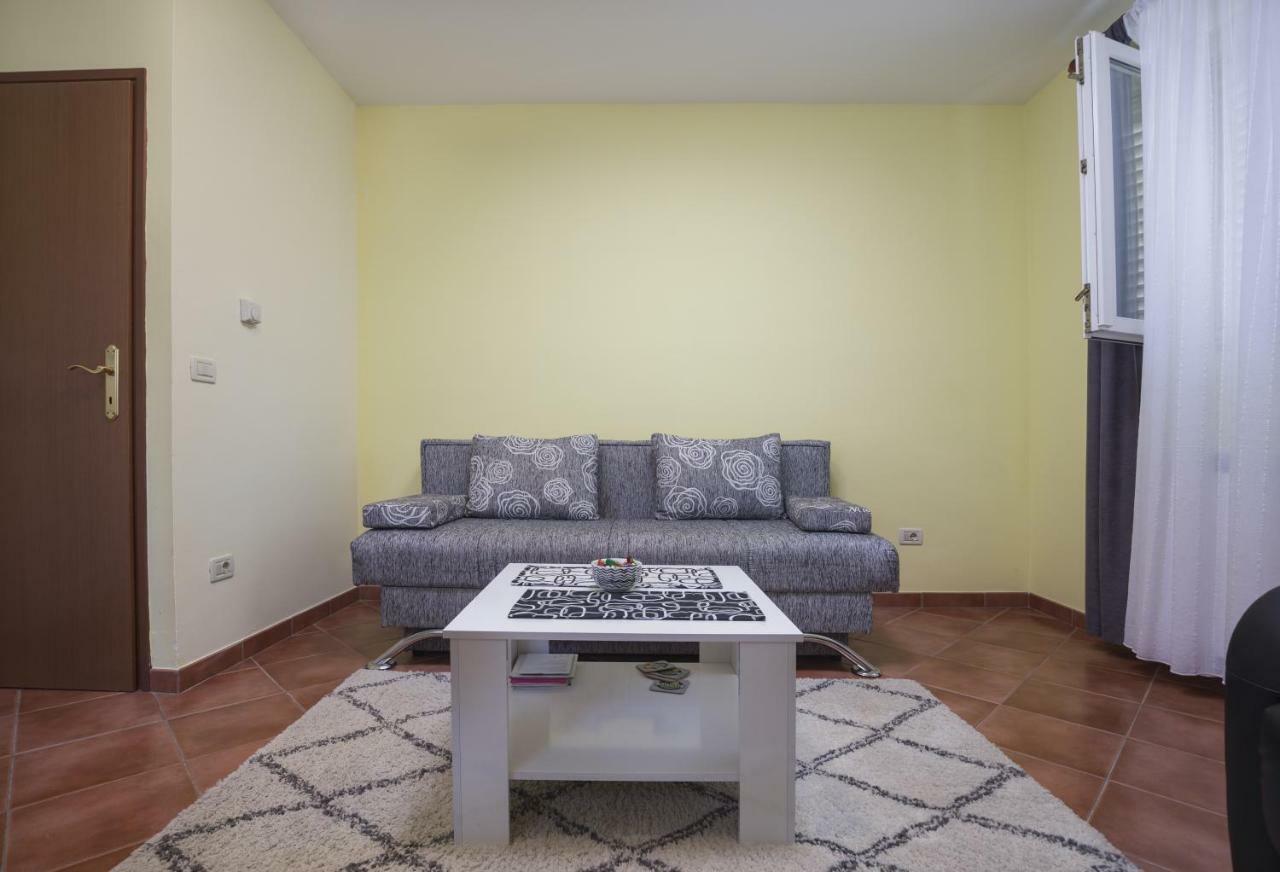 רוביני Apartments Ella מראה חיצוני תמונה