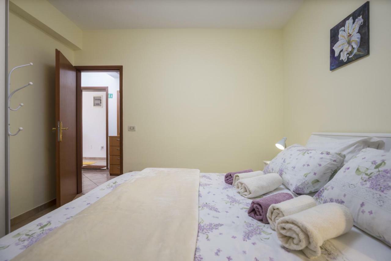 רוביני Apartments Ella מראה חיצוני תמונה