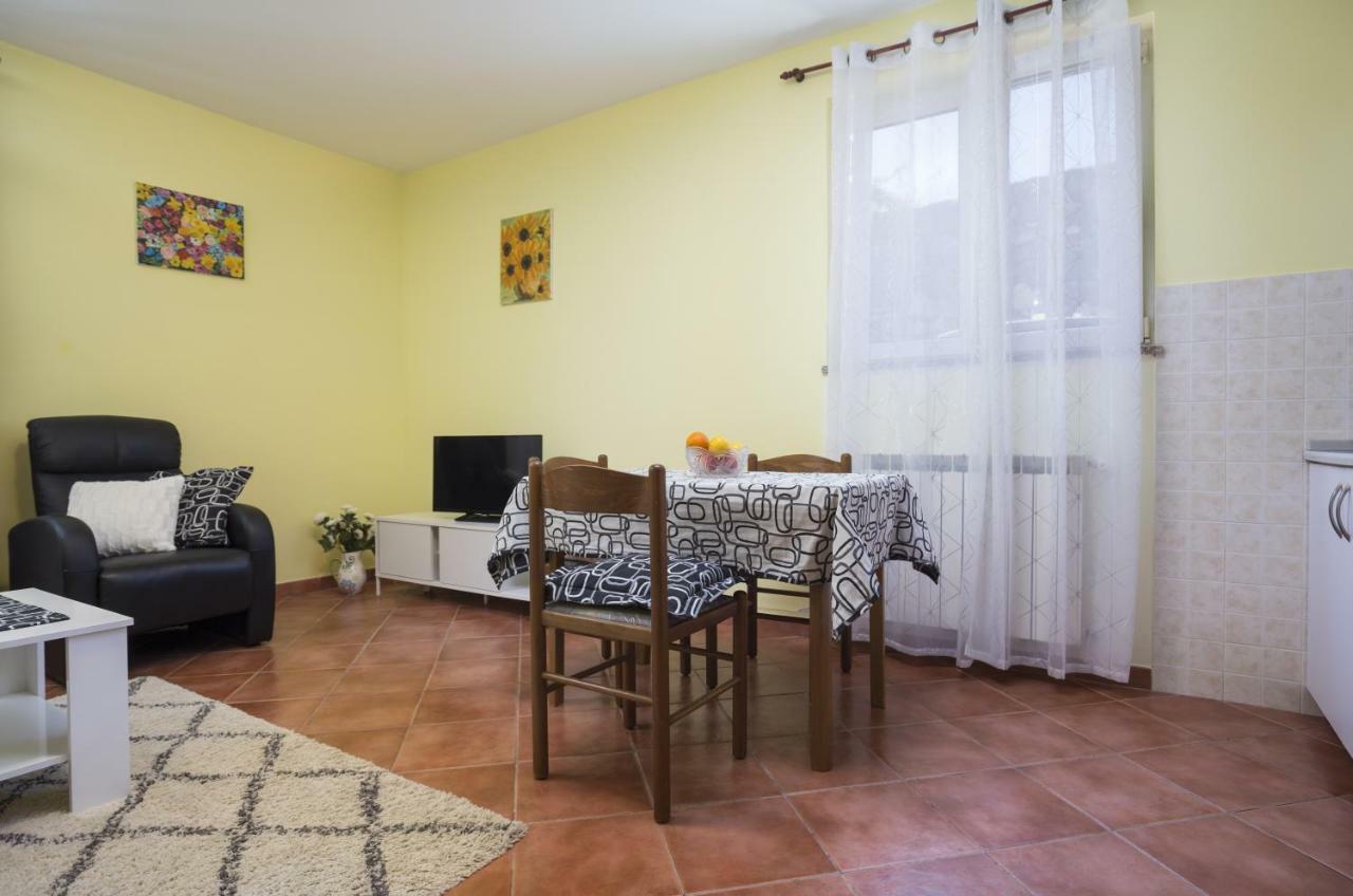 רוביני Apartments Ella מראה חיצוני תמונה