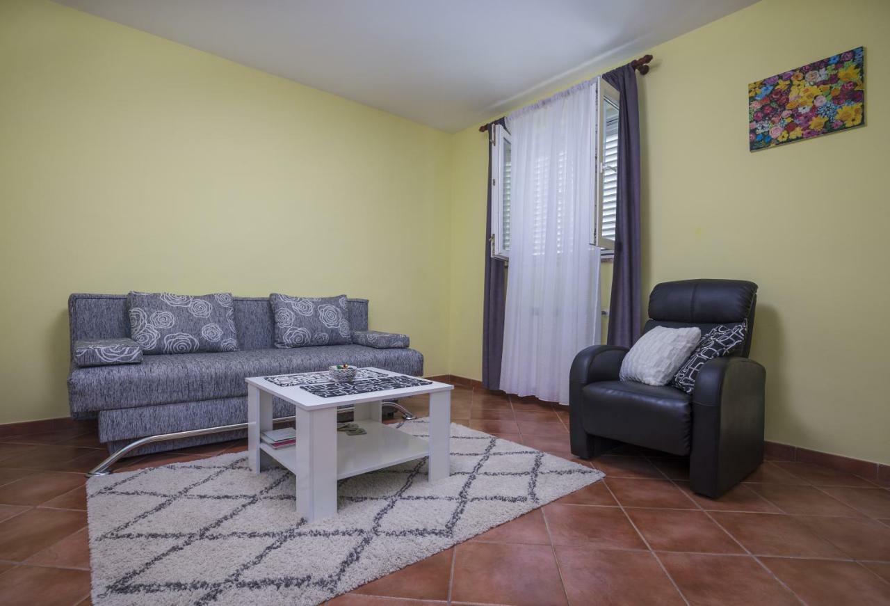 רוביני Apartments Ella מראה חיצוני תמונה