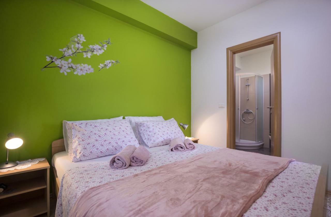רוביני Apartments Ella מראה חיצוני תמונה
